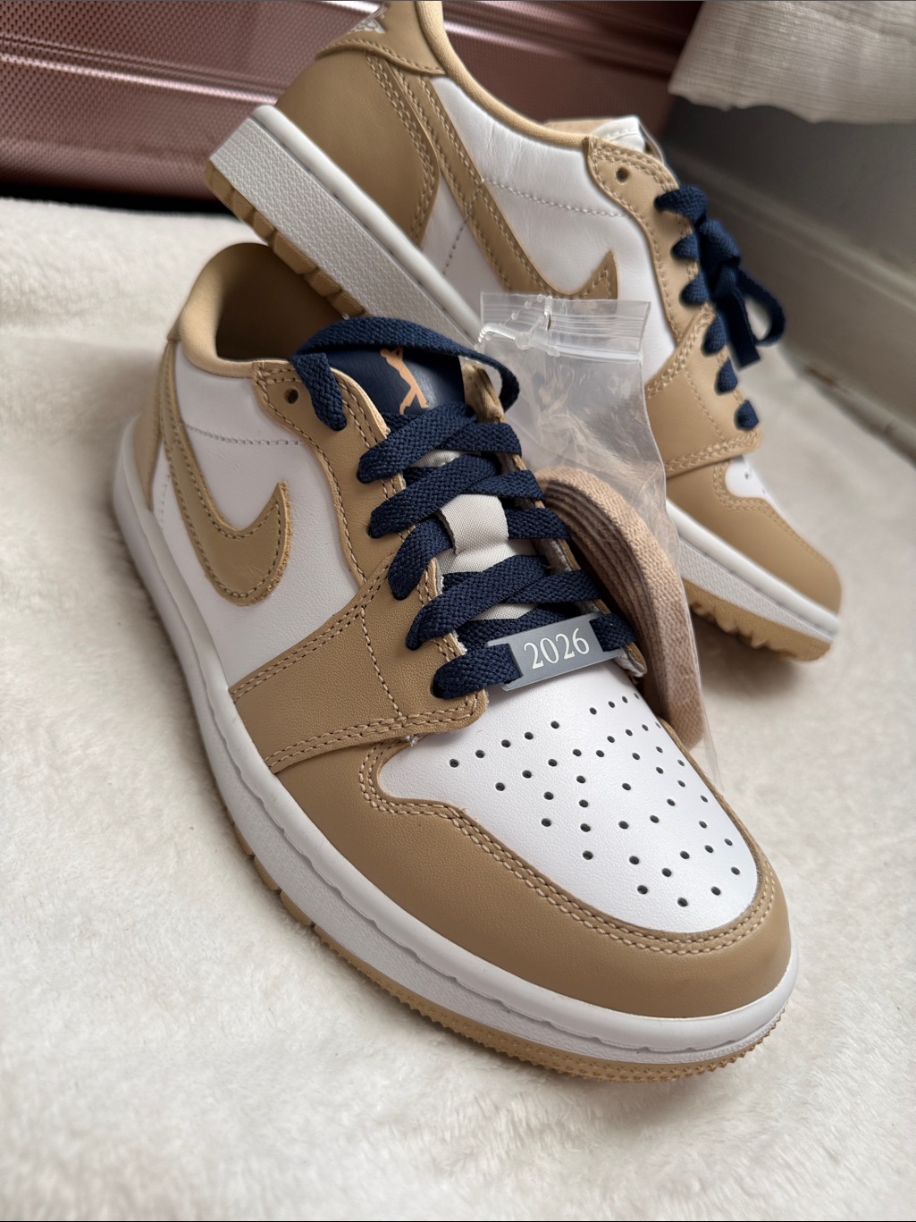 Low-Top Sneakers In White And Tan With Navy Laces